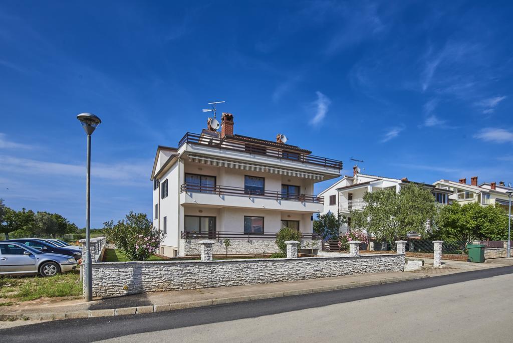Ferienwohnung Lovely Roses Umag Exterior foto